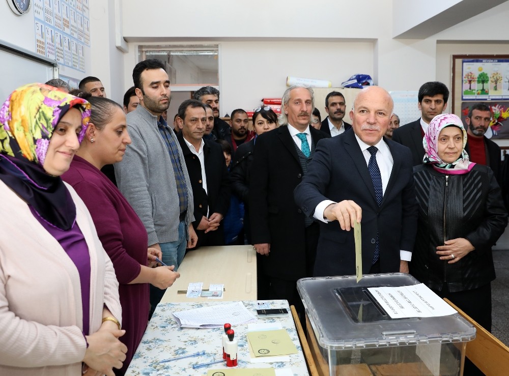 Başkan Sekmen oyunu kullandı 