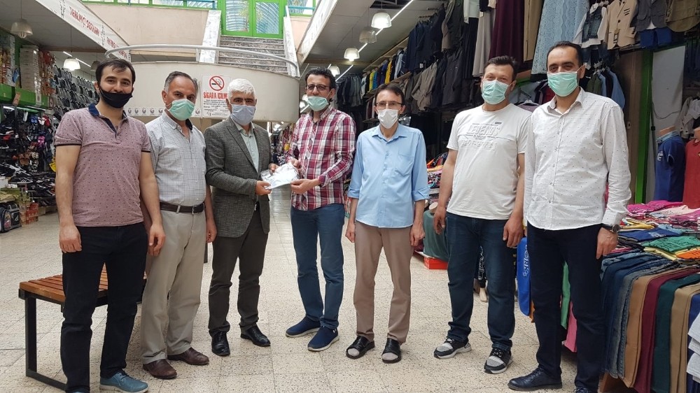Başkan Şen üyelerine maske dağıtıp korunma uyarıları yaptı 