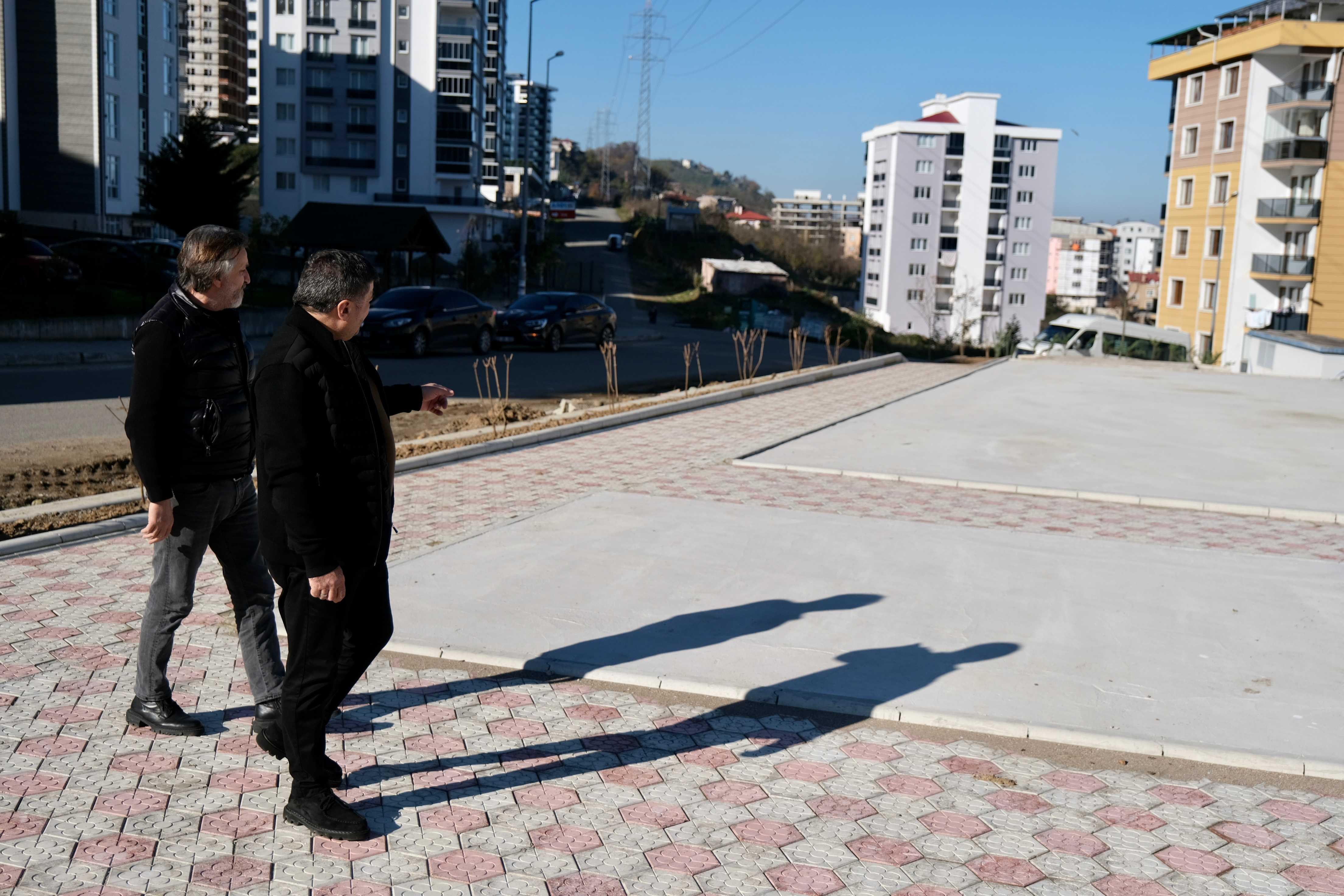 Başkan Şenlikoğlu şehir genelinde yürütülen park, yeşil alan ve semt sahaları çalışmalarını yerinde inceledi