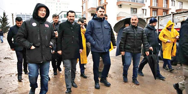 Başkan Şerifoğulları depremzedeleri yalnız bırakmıyor