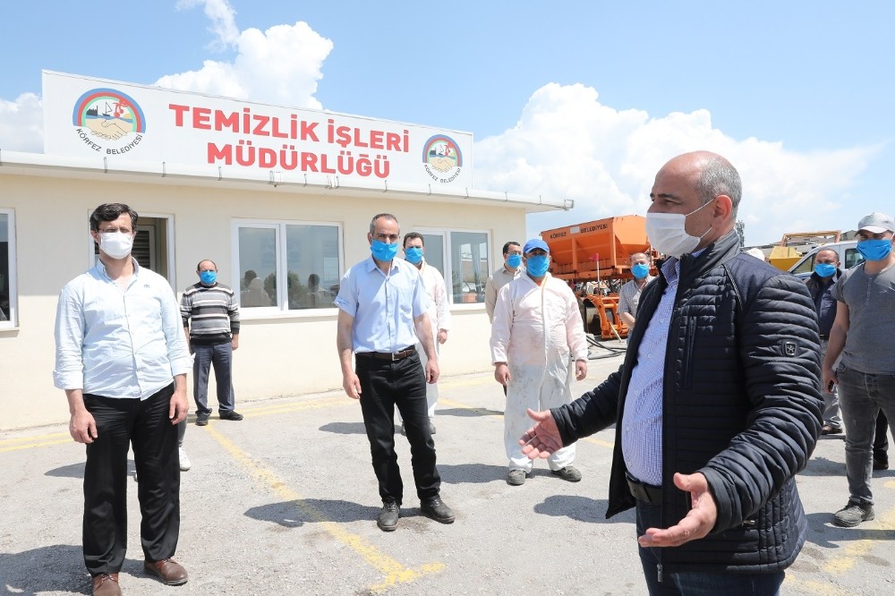 Başkan Söğüt 1 Mayıs’ta temizlik işçilerini ziyaret etti 