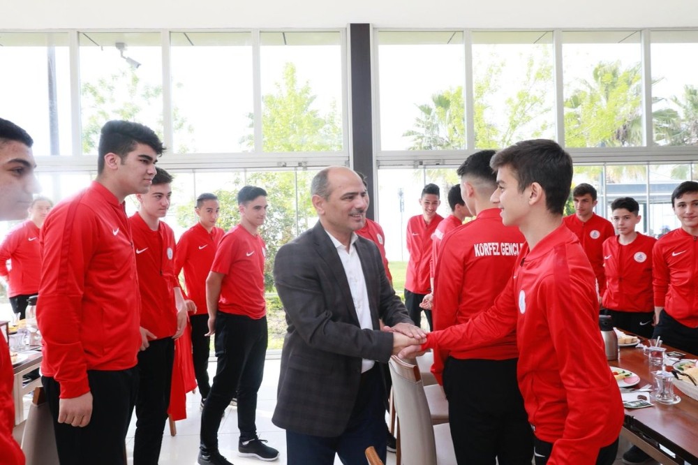 Başkan Söğüt, U-15 takımı ile bir araya geldi 