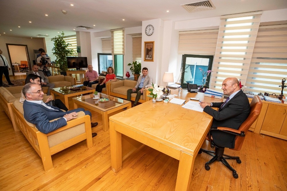 Başkan Soyer, Piraziz ve Gülyalı belediye başkanlarıyla bir araya geldi 
