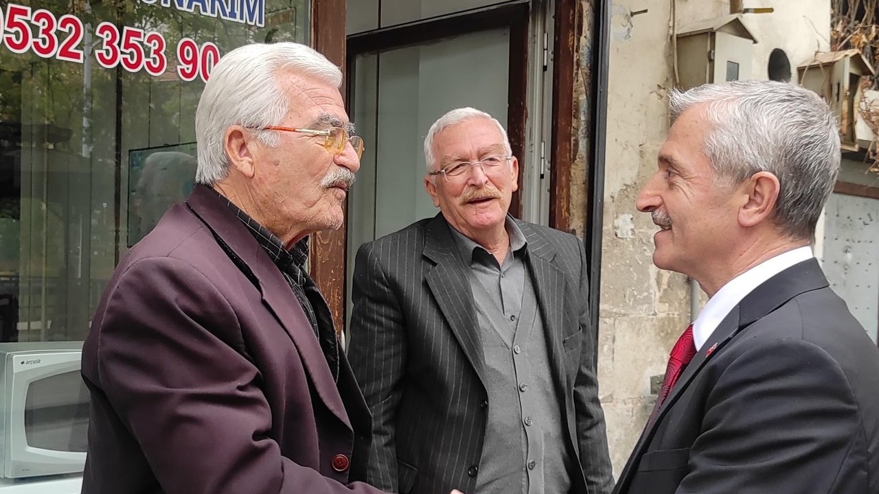 Başkan Tahmazoğlu: Esnaf ve vatandaşlarımızla her fırsatta beraberiz