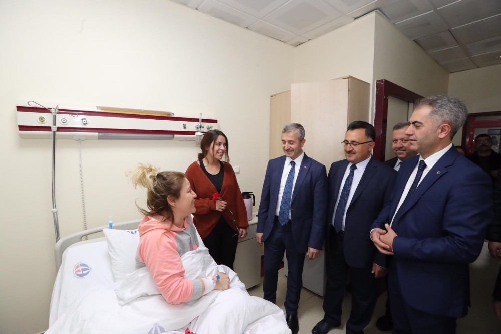 Başkan Tahmazoğlu hastaları ziyaret etti 