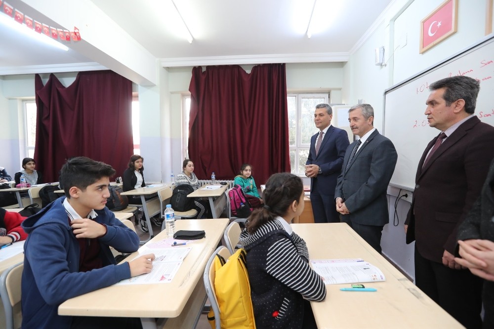 Başkan Tahmazoğlu KDS öncesi öğrencilere moral verdi 