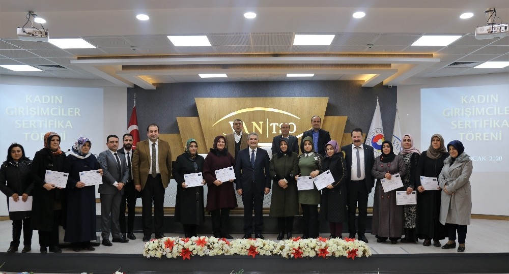 Başkan Takva: “Ekonomide ‘bizde varız’ demelisiniz” 