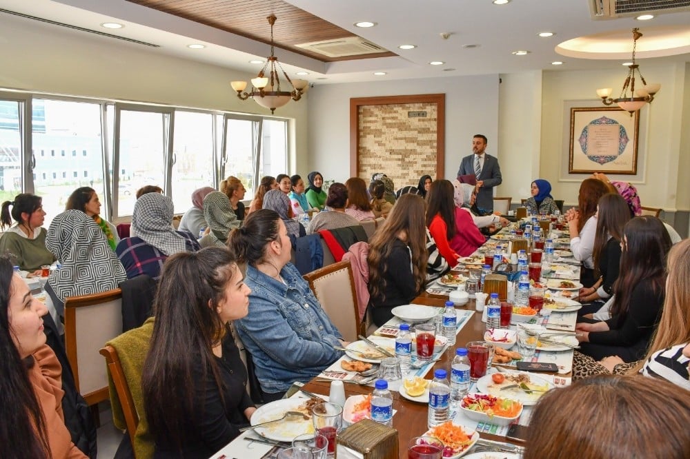 Başkan Tanır kadın personelle yemekte buluştu 