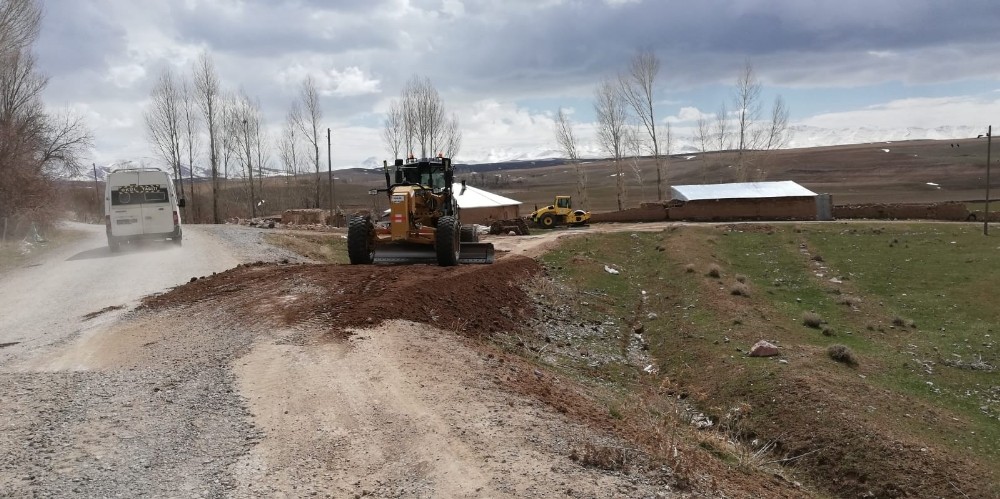 Başkan Tanış çalışmalara başladı 