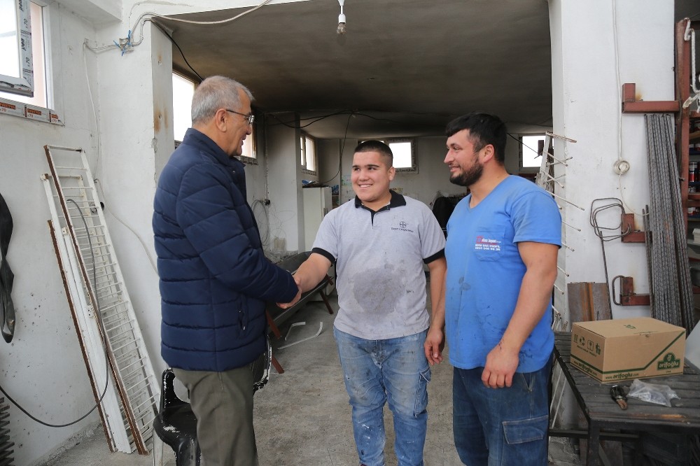 Başkan Tarhan esnafla buluştu 
