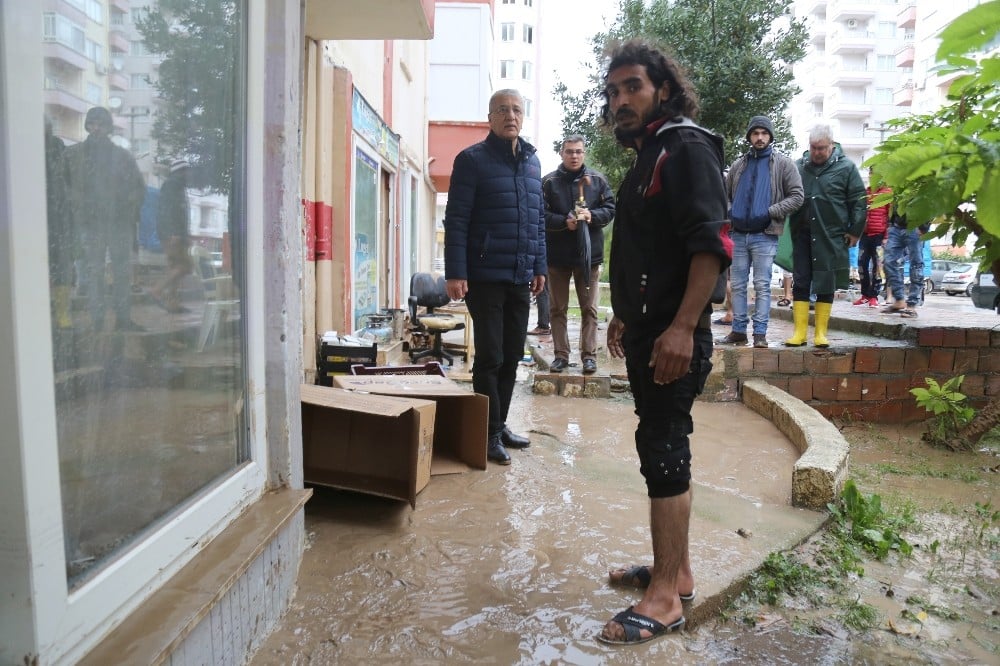 Başkan Tarhan, yağıştan etkilenen bölgelerde incelemelerde bulundu 