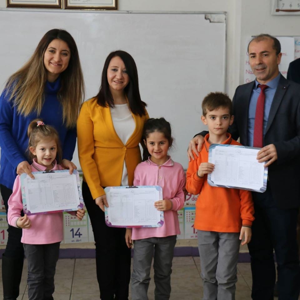 Başkan Tekin, öğrencilerin karne heyecanlarına ortak oldu 