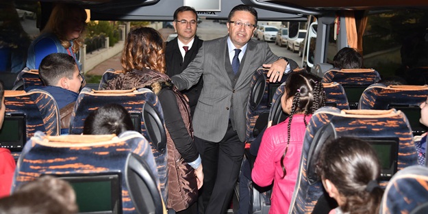 Başkan Tiryaki çocukları Çanakkale’ye uğurladı