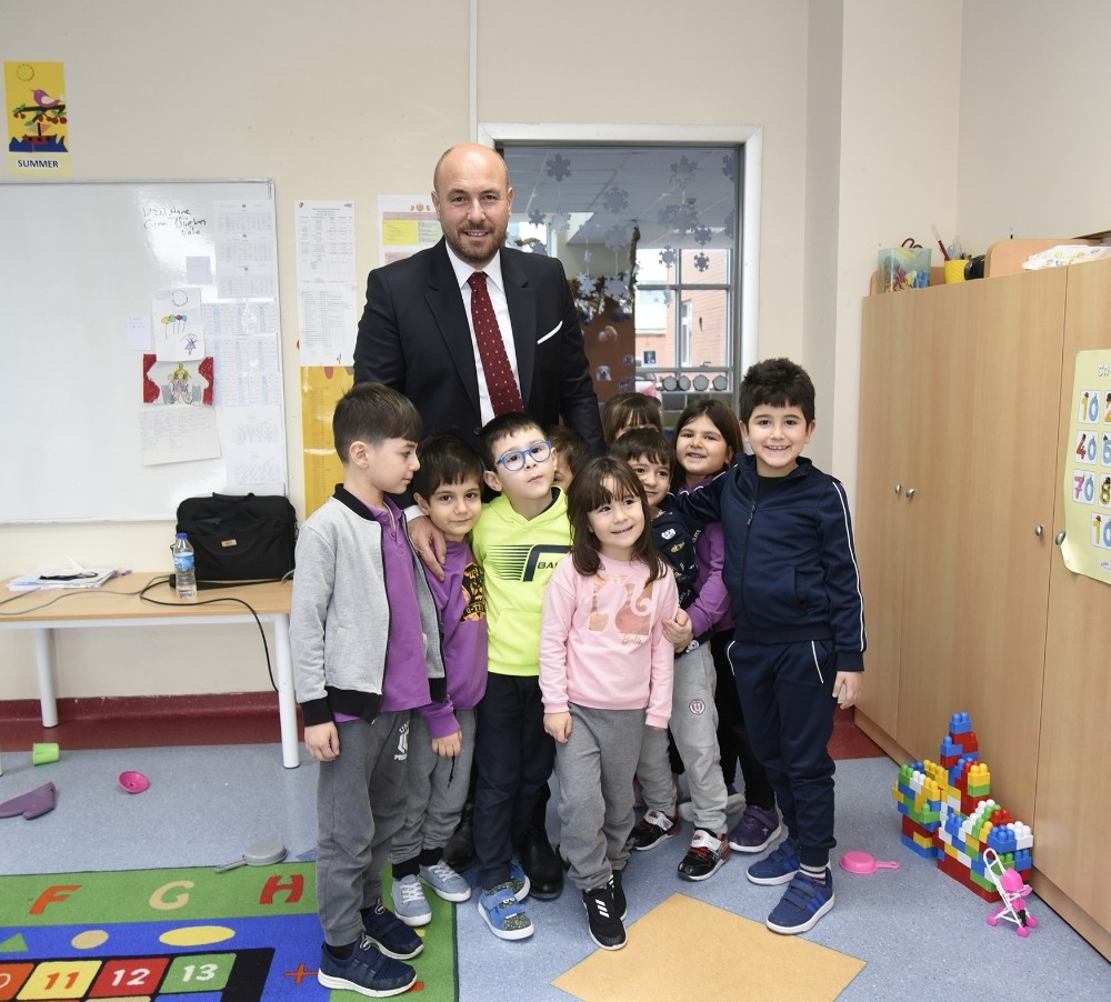 Başkan Togar öğrencilerin 23 Nisan coşkusuna ortak oluyor 
