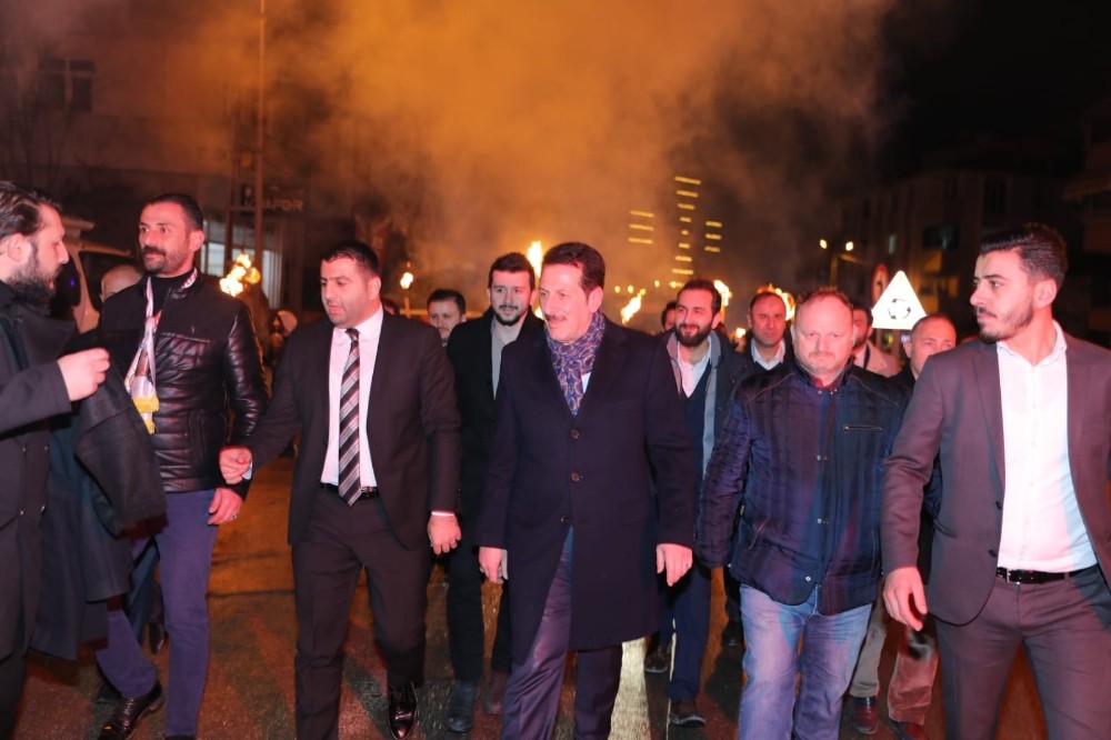 Başkan Tok’a Kışla’da meşaleli karşılama 