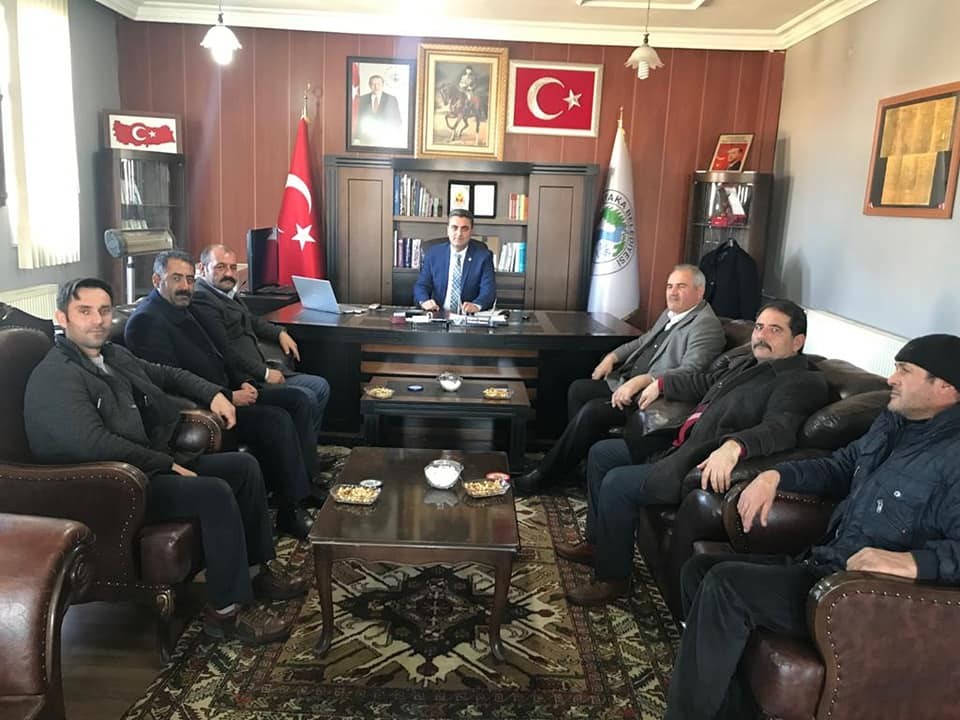 Başkan Toptaş, muhtarlarla sokak hayvanlarını konuştu 