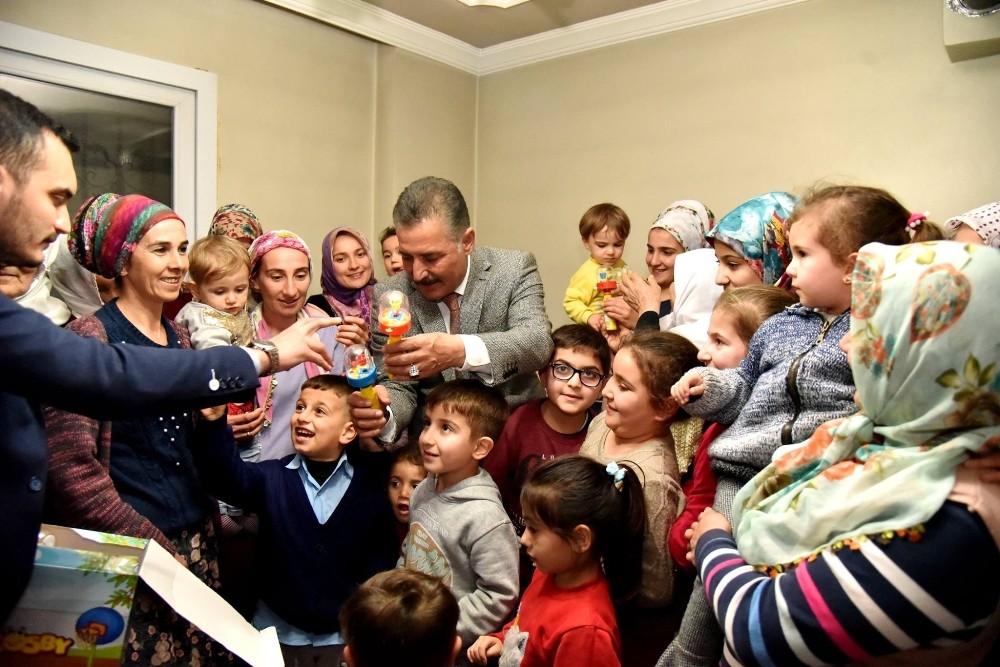 Başkan Tuna, Çilek Mahallesi sakinlerinin evlerine konuk oldu 