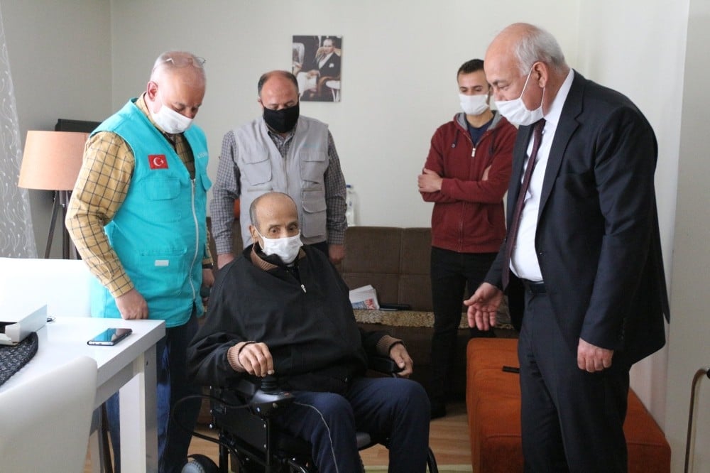 Başkan Tuncel bir yüzü daha güldürdü 