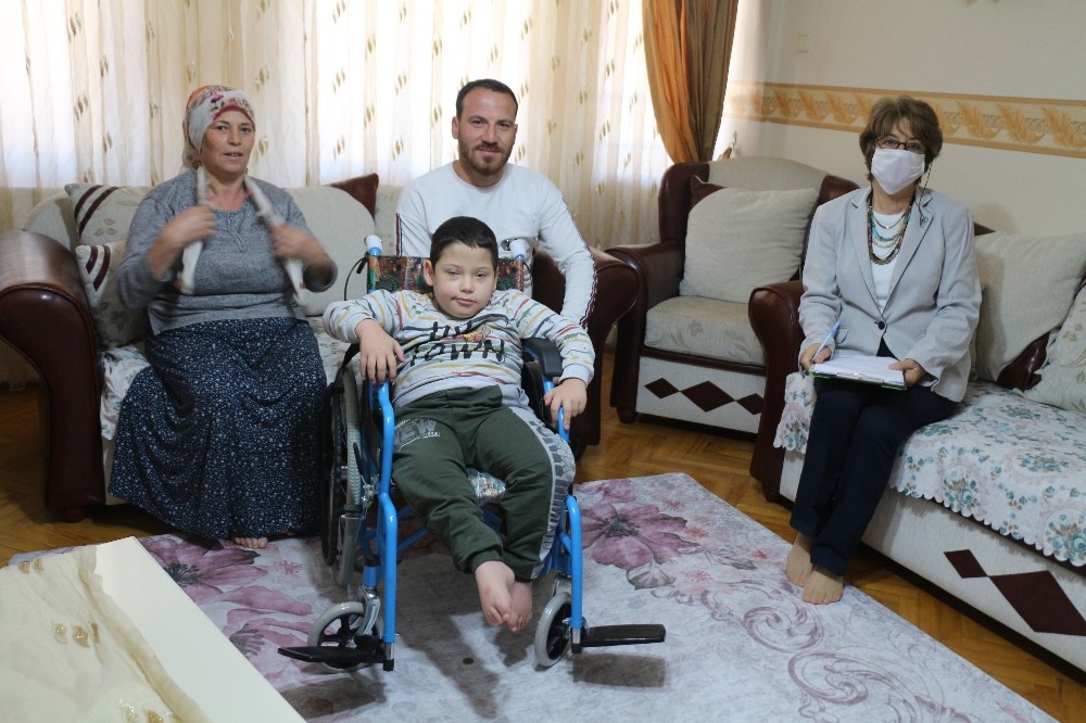 Başkan Tuncel mutluluk dağıtıyor 
