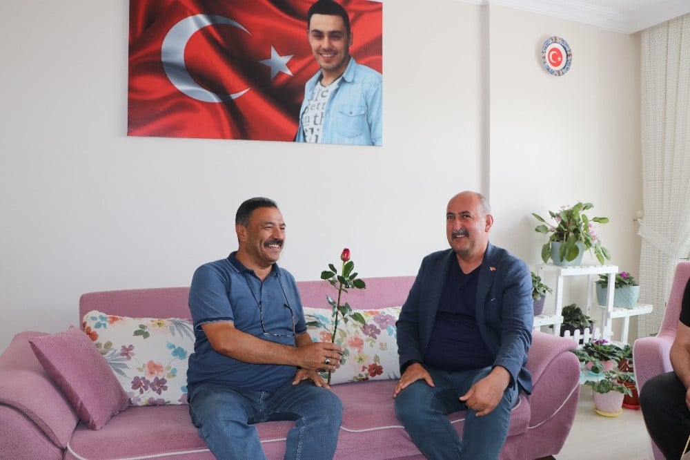 Başkan Türkyılmaz şehit babalarını unutmadı 