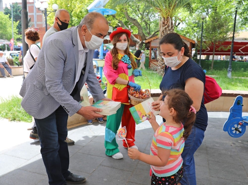 Başkan Türkyılmaz’dan çocuklara renkli sürpriz 