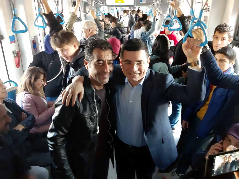 Başkan Tütüncü tramvayda 