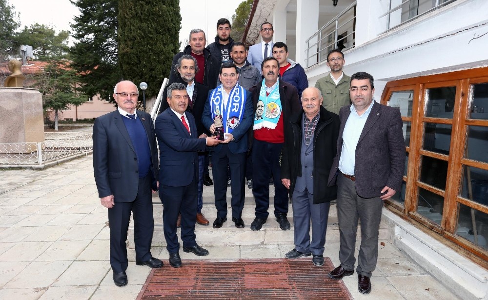 Başkan Tütüncü’den yerel siyaset dersi 