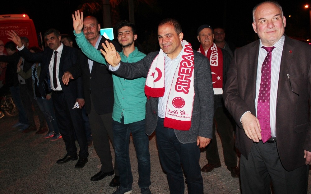 Başkan Uçak’a nazar değmesin diye üzerlik tüttürdü