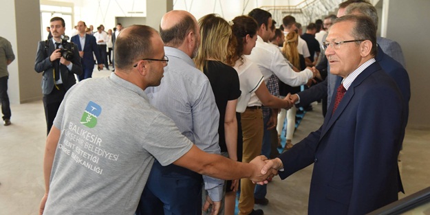 Başkan Uğur belediye personeli ile bayramlaştı