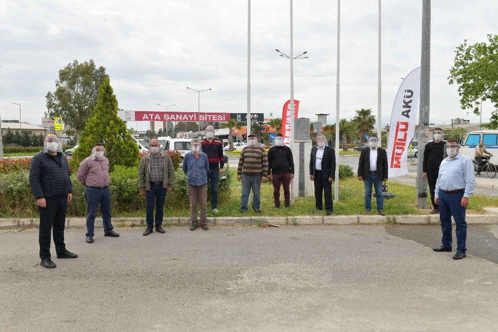 Başkan Utku Gümrükçü’den taksicilere siperlik 