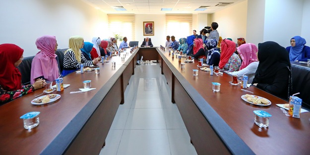 Başkan Uysal, Kazakistanlı öğrencileri ağırladı