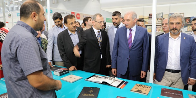 Başkan Uysal, Uluslararası İstanbul Arapça Kitap Fuarı'nı ziyaret etti