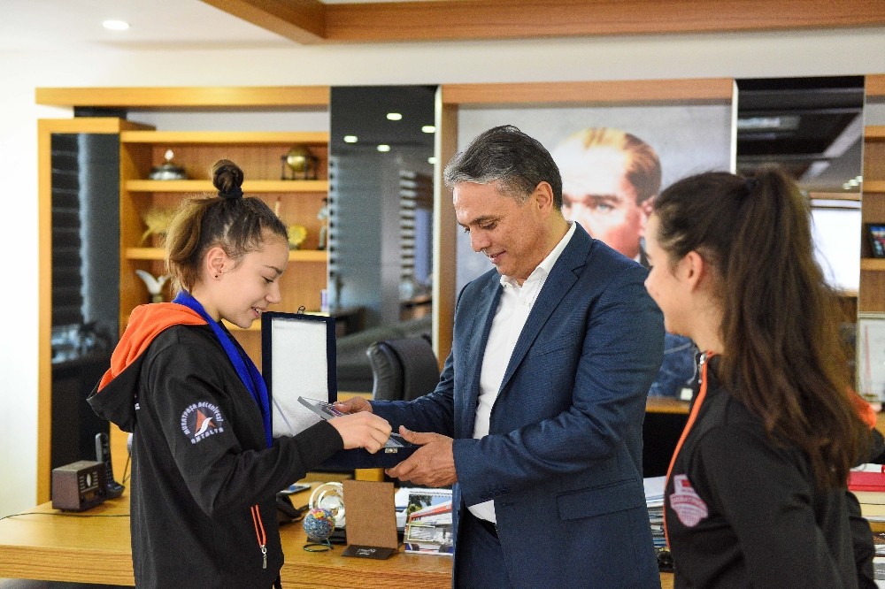 Başkan Uysal’dan yılın sporcularına kutlama 