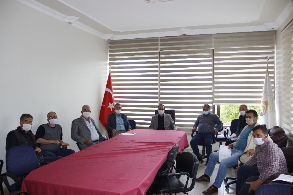 Başkan Uzundemir muhtarlarla istişare toplantısı yaptı 