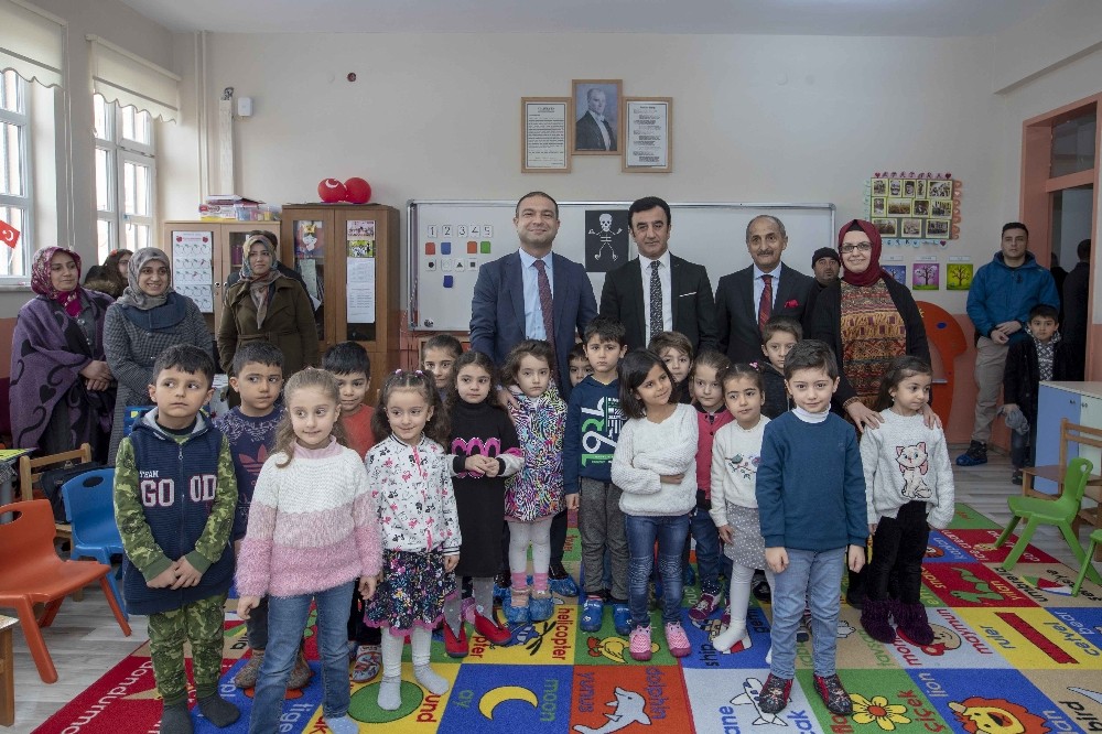 Başkan Vekili Aslan öğrencilerin karne sevincine ortak oldu 