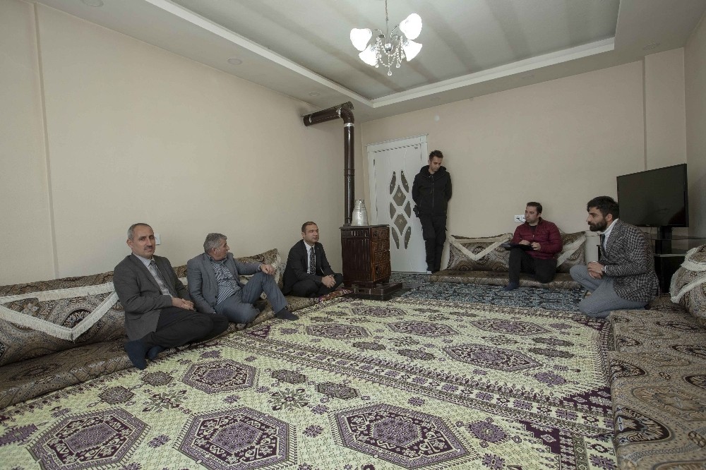 Başkan Vekili Aslan’dan şehit ailelerine ziyaret 