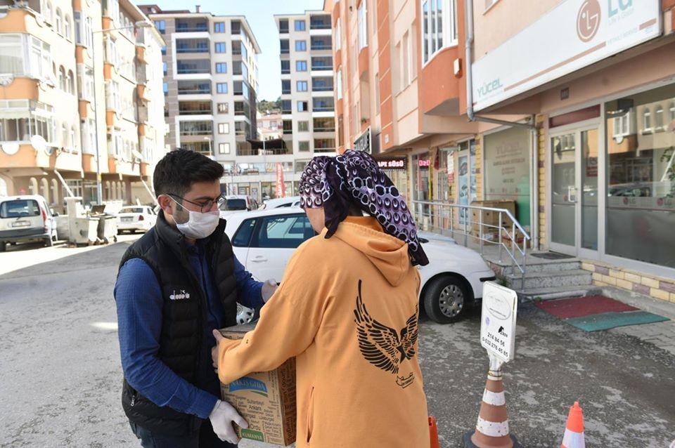 Başkan Vidinlioğlu, “Şu ana kadar 11 bin yardım kolisi dağıttık” 