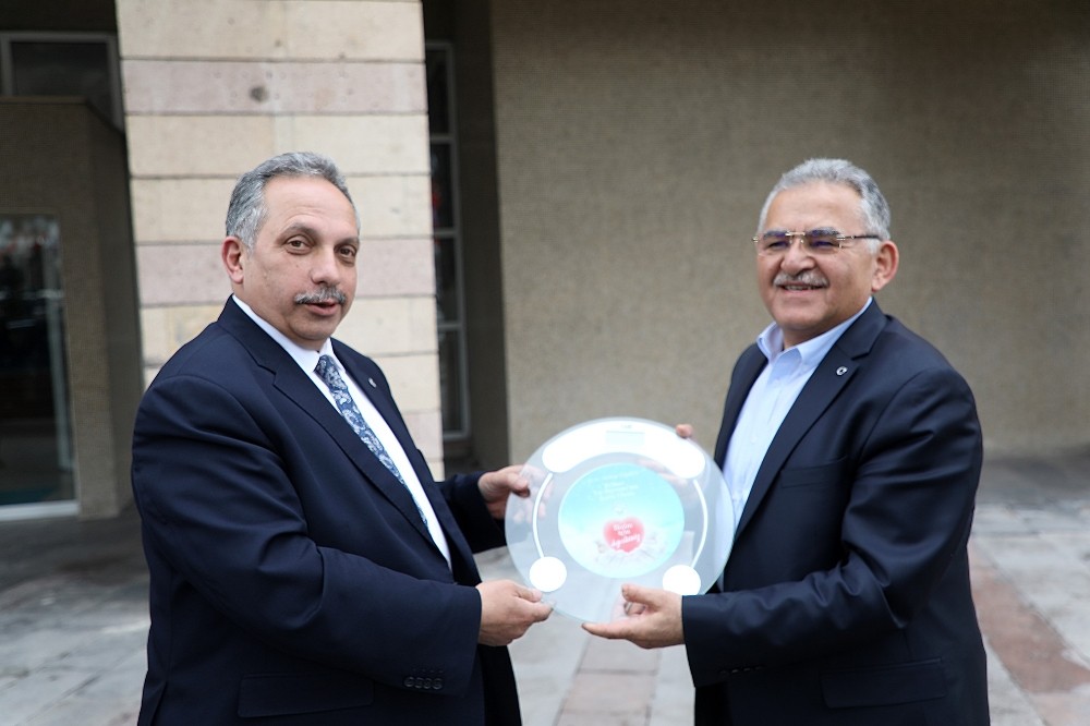 Başkan Yalçın’dan Tıp Bayramı hediyesi 