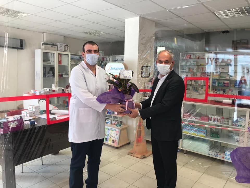 Başkan Yaman’dan beldedeki tek eczaneye ziyaret 