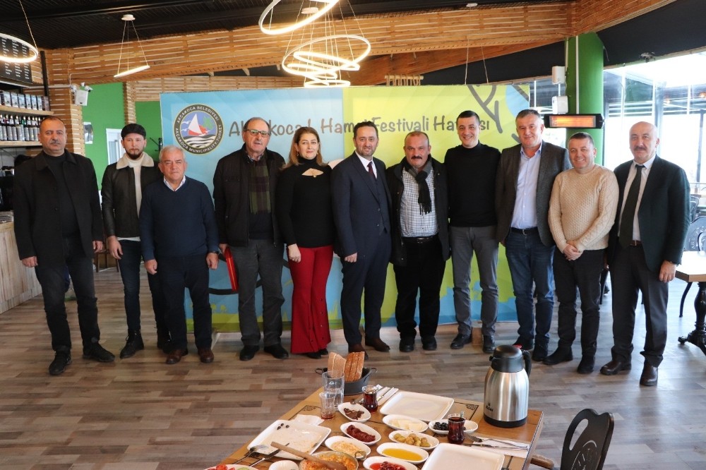 Başkan Yanmaz Hamsifest’e katkıda bulunan iş adamlarına plaket verdi 
