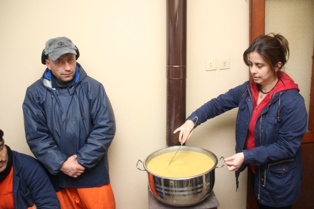 Başkan Yanmaz temizlik personeli ile sabah çorbası içti 