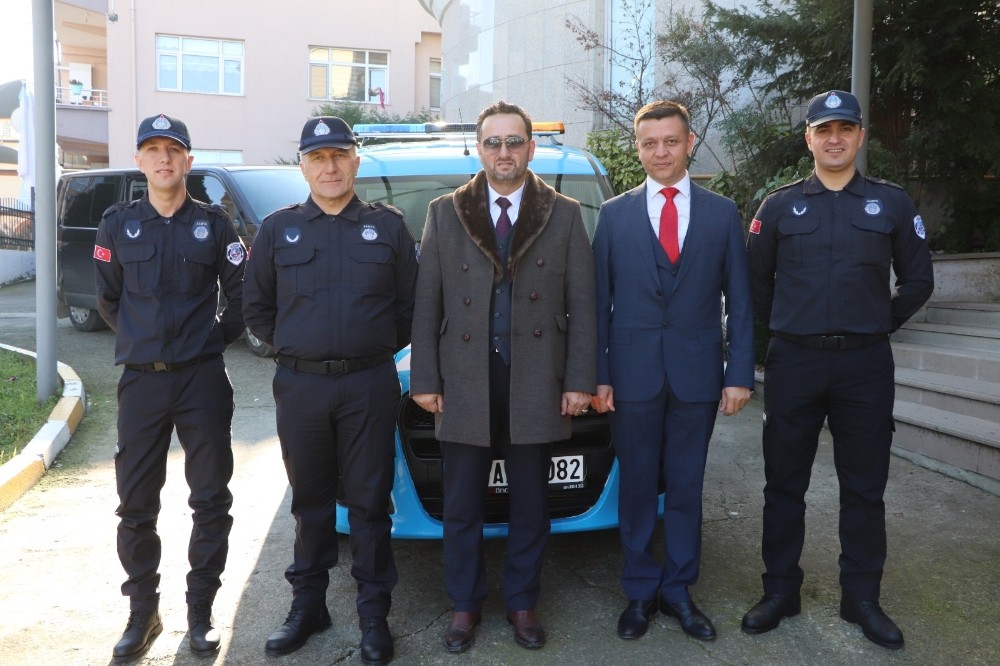 Başkan Yanmaz Zabıta personeline kıyafet dağıttı 