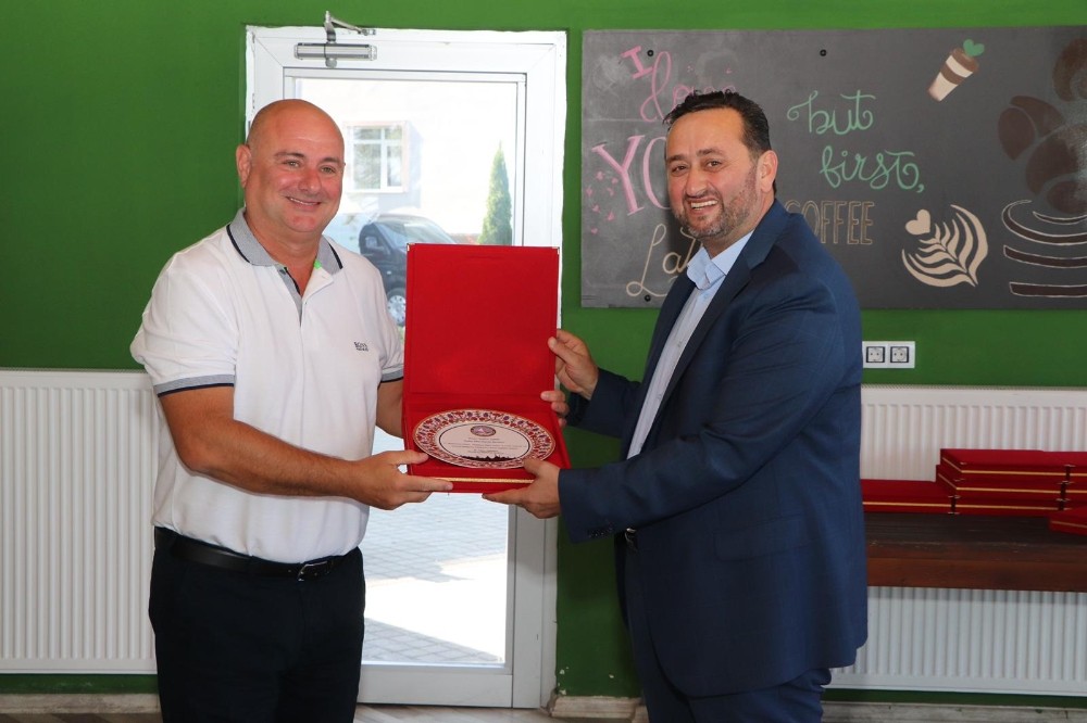 Başkan Yanmaz’dan festivale destek olan iş adamlarına plaket 