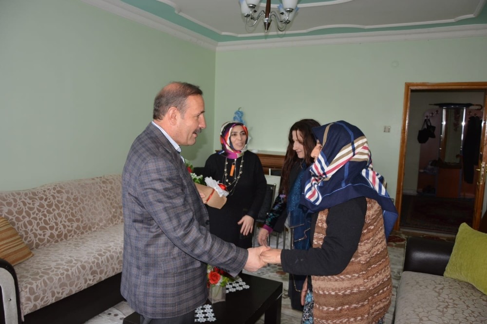 Başkan Yaptırmış’tan şehit annesine anlamlı ziyaret 