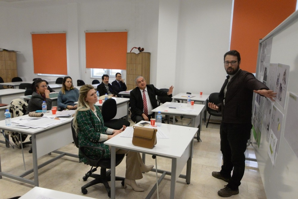 Başkan yardımcısı Subaşı, öğrencilerin projelerine jüri üyeliği yaptı 