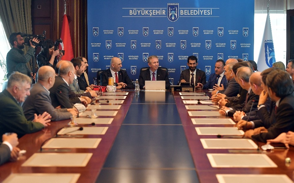 Başkan Yavaş çarşı esnafını makamında kabul etti 