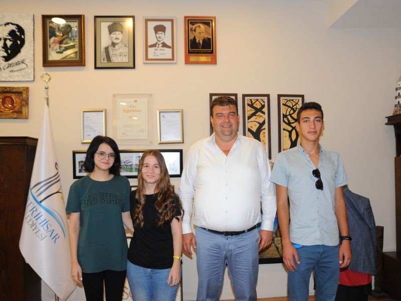 Başkan Yetişkin’den gençlere Samos ödülü 