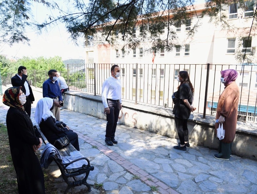 Başkan Yıldız okulları ziyaret ederek LGS’ye giren öğrencilere başarılar diledi 