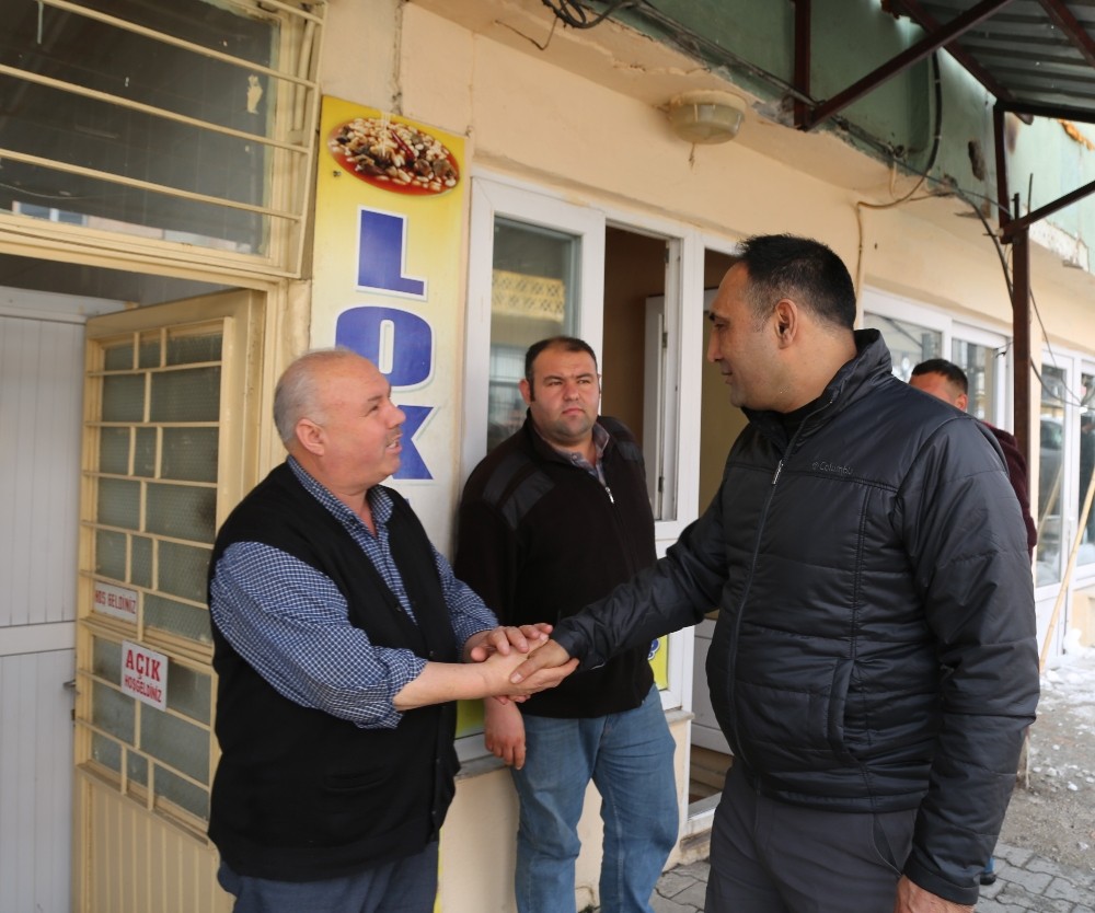 Başkan Yılmaz, mahalle gezilerinde vatandaşı dinliyor 