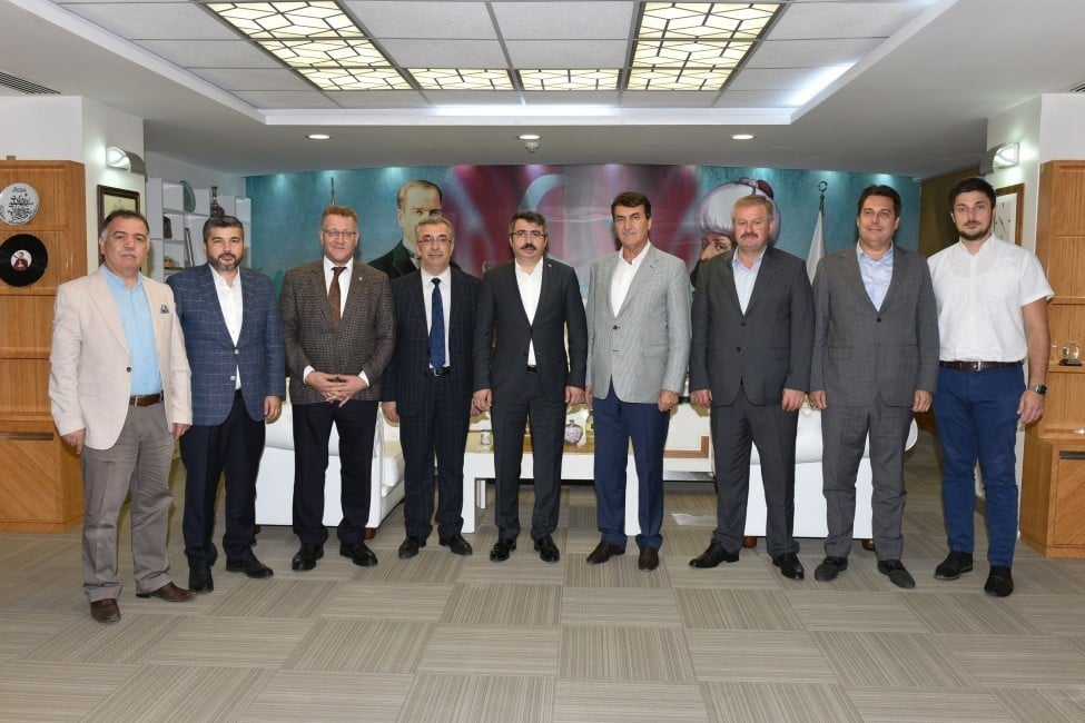 Başkan Yılmaz’a komşu ziyareti 